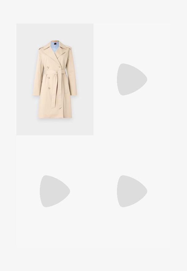 BOSS Trenchcoat - open beige; White ribbed t-shirt with short sleeves, round neckline, and black embroidered "guess jeans" logo centered on the front.; White cotton pants with a straight leg design, featuring a mid-rise waist and no visible hardware or patterns. Smooth texture throughout.; Beige block-heeled sandals with thin straps and a square toe. Smooth material with minimal detailing, designed for easy wear.