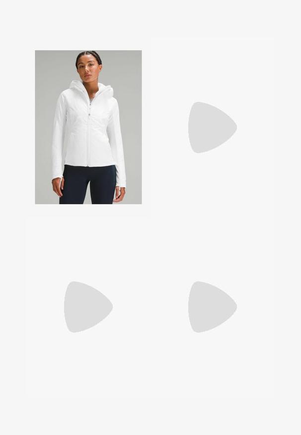 Chaqueta ligera blanca con cremallera y capucha, con un acabado texturizado y agujeros para los pulgares en las mangas. Combinada con leggins azul marino.; Top corto blanco de manga larga con tela texturizada, combinado con una falda atlética de capas en color lavanda. Diseño liso y ajustado sin patrones visibles.; Skort atlético blanco con diseño envolvente, fabricado en una tela suave. Presenta un lazo en el lado y se combina con zapatillas y calcetines de color claro.; Zapatillas deportivas gris con parte superior de malla y ante, cordones blancos y suela negra. Presenta un prominente logo de "N" y cuello acolchado.