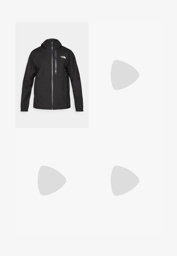 The North Face MOUNTAIN ATHLETICS RAINLIT HOODED  - Vandeniui atspari striukė - black; Pilkas ilgomis rankovėmis marškinėliai, pagaminti iš minkštos medžiagos, su apvalia iškirpte ir kontrastinga tekstūra ant pečių. Paprastas ir elegantiškas dizainas.; Juodos vandeniui atsparios kelnės su lygiu paviršiumi, su GORE-TEX logotipu priekyje ir sustiprintomis apačiomis dėl ilgaamžiškumo.; Juodas sportinis batelis su tekstūruota viršutine dalimi, raudonais raišteliais ir logotipu. Storas padas su raštuotu protektoriu traukai. Minimalistinis dizainas, šoninis vaizdas.