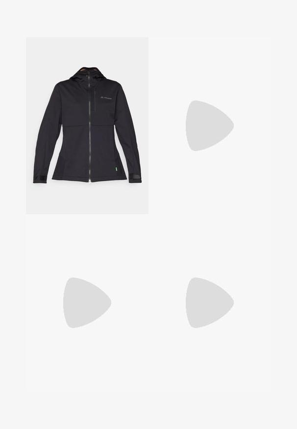 Zwarte softshell jas met capuchon, voorzien van een rits aan de voorkant, elastische manchetten en een logo op de borst. Gladde textuur, op maat ontworpen.; Roze fietsshirt met korte mouwen en een ritssluiting. Geribbelde textuur en aansluitend ontwerp. Kenmerkt logo op de linkerkant van de borst.; Zwarte outdoorbroeken van rekbaar materiaal, met ritszakken, een slim fit en een gladde textuur met versterkte kniestukken.; Zwarte sportschoen met roze accenten, beschikt over een bovenwerk van mesh, een gevoerde kraag en een gestructureerde rubberen zool. De veters zijn felroze.