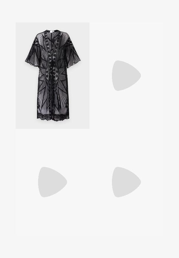 Černý průhledný kimono s širokými rukávy, s jemnou květinovou výšivkou a krajkovým lemem podél spodního okraje a okrajů. Otevřený přední design.; Námořnický modrý šaty s květinovým vzorem, výstřihem do V a krátkými volánkovými rukávy. Obsahuje nařasený pas a detail scalloped lem.; Černé žabky vyrobené z hladké kůže, s tenkým designem popruhu a plochou podrážkou s minimálním profilem. Žádné výrazné vzory ani akcenty.; Even&Odd STRAW - Taška s příčným popruhem - beige