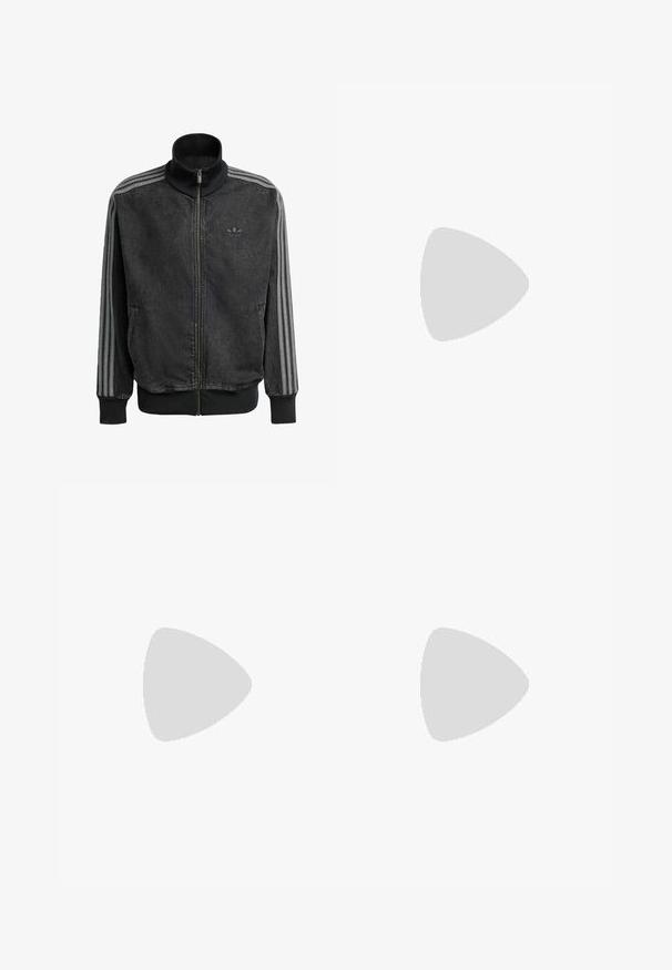 Chaqueta deportiva negra con cremallera y cuello alto, detalles en gris con tres franjas a lo largo de las mangas y puños y dobladillo acanalados. Presenta un sutil logo en el pecho.; Sudadera recortada gris claro con un acabado texturizado, escote redondeado y puños acanalados. Presenta un sutil logo tonal en la parte frontal.; Pantalones deportivos negros con cintura elástica, que presentan rayas laterales blancas y un pequeño logotipo. El material parece suave y ligero.; Zapatillas en blanco y negro con parte superior de ante y cuero, que presentan tres franjas blancas, una puntera perforada y una suela de goma.