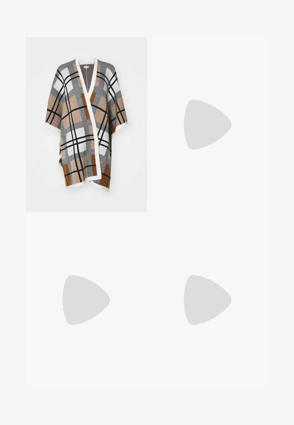Gevoerd poncho in bruin, wit en zwart. Voorzien van geometrische ontwerpen met een sjaalkraag en een open voorkant. Zachte textuur.; Witte langärmelige overhemd met knopen, gemaakt van katoen. Bevat een klassieke kraag en subtiele gebrandmerkte borduursels op de borst. Soepele textuur.; Zwarte wijde broek van soepel materiaal, met een hoge taille, riemlussen en twee voorzakken. Geplooide ontwerpen voegen textuur toe.; Donkerbruine leren enkelboot met een spitse neus, verticale geribbelde details aan de zijkant en een blokhak van gemiddelde hoogte.