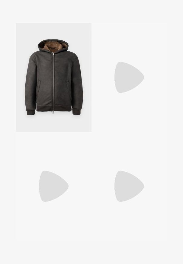 Hanorac căptușit de culoare gri închis, confecționat din piele, având închidere cu fermoar, două buzunare laterale și o căptușeală moale de culoare maronie, cu glugă și manșete ribbate.; Tricou din bumbac gri, cu gât rotund, mâneci scurte și un mic logo alb "JJ Studios" pe piept. Textură netedă și croială lejeră.; Jeans din denim albastru deschis, evazați, cu talie înaltă, accesorii din cupru, cinci buzunare și o ușoară decolorare pentru un aspect purtat.; Tenisi albi slip-on cu o suprafață texturată, talpă groasă și un design minimalist. Prezintă logo-ul brandului pe lateral.