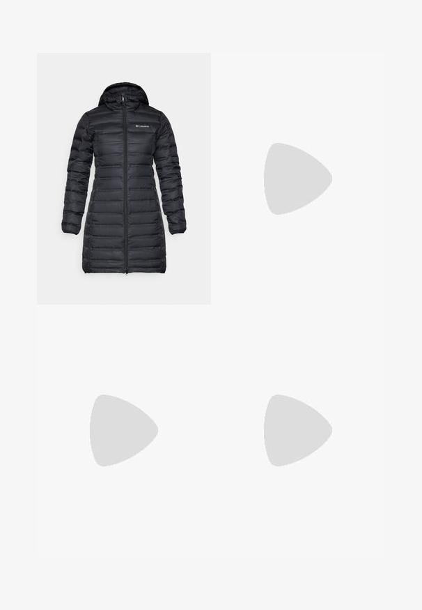 Fekete szigetelt pehelykabát kapucnival, hosszú ujjakkal és elülső cipzárral. Tűzött részekkel és mellkasi logóval rendelkezik.; Sötét színű, hosszú ujjú póló, textúrált anyagból készült, kerek nyakkivágással és egy kis fehér logóval a bal mellrészén.; Sötétkék nadrág sima anyagból, elülső gombos záródással, slim-fit fazonnal és gyűrött részletekkel a térdeken.; Fekete túracipő közepes magasságú kialakítással, texturált felsőrésszel, szürke részletekkel és strapabíró gumitalppal, amelynek tapadós kiemelkedései vannak.