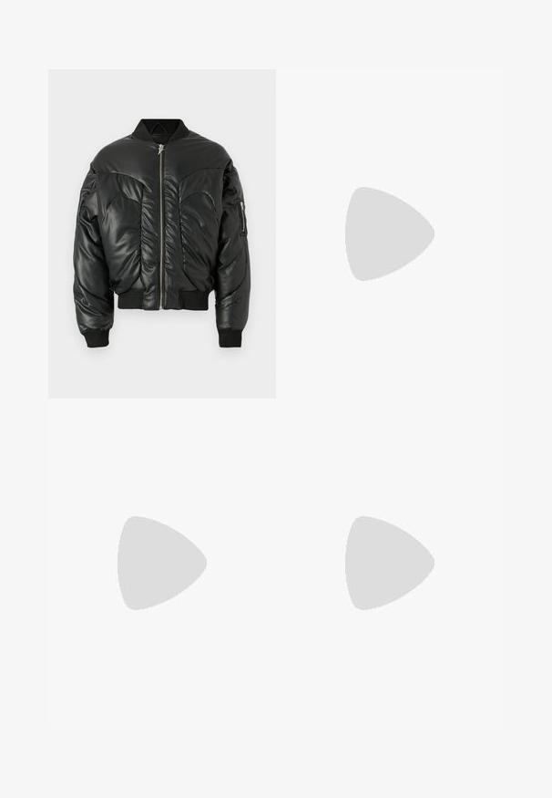 Schwarze gepolsterte Bomberjacke mit hohem Kragen, Reißverschluss, gerippten Ärmelbündchen und seitlichen Taschen, ausgestattet mit einer glatten Lederoberfläche und geschwungenen Nahtdetails.; Langärmliges, weißes Baumwoll-T-Shirt mit Rundhalsausschnitt, lockerer Passform und gerippten Bündchen. Schlichtes Design, keine Grafiken oder Muster.; Dunkelblaue Jeanslatzhosen mit Seitentaschen, kombiniert mit einem schwarzen Shirt und einem braun karierten Hemd. Graue Strickmütze und kontrastierende Schuhe.; Tan- und schwarze Wanderstiefel mit Schnürdesign, strapazierfähigem Obermaterial und strukturiertem Sohlenprofil für Halt auf verschiedenen Untergründen.; Graue sportliche Sonnenbrillen mit einem halbrimless Design, transparenten Gläsern und strukturierten, gummierten Bügeln. Mit Logo an der Seite.