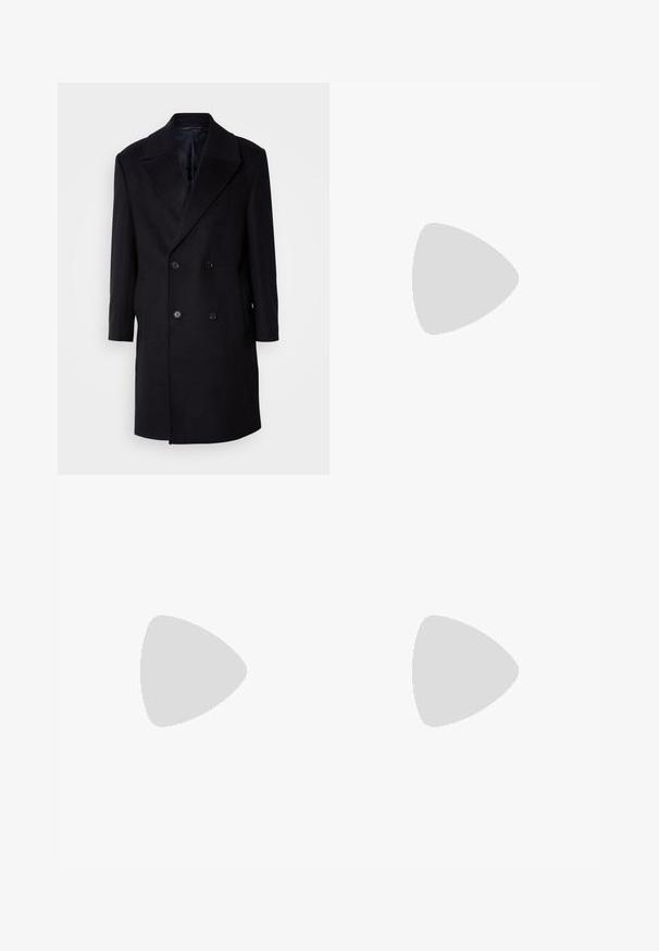 Svart ylle dubbelknäppt kappa med stora slag, två framfickor och sex knappar. Strukturerad tyg med en slät innerfoder.; En knapp-up skjorta med en blå blommig design på en vit bakgrund, tillverkad av lättviktsmaterial med lång ärm.; Lindbergh CLUB PANTS - Tygbyxor - dark blue; Svart läderkläddsko med en slät finish, spetsig tå och snörning med sex öglor, med en låg klack och subtila sömnadsdetaljer.