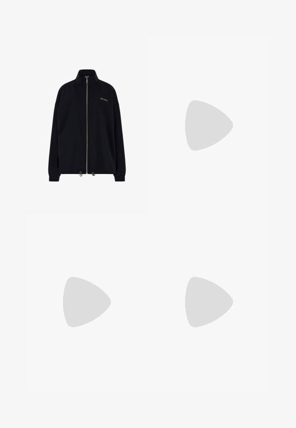 Črna jakna na zadrgo z visokim ovratnikom. Ima zlato zadrgo in zlat izvezen napis "GUESS" spredaj. Ohlapen kroj z zaključenimi rokavi.; Bela skrajšana majica iz gladkega bombaža, z visokim ovratnikom in kratkimi rokavi. Majhen vezen logotip v spodnjem kotu.; Bež široke trenirke iz mehkega bombaža, z elastičnim pasom in diskretnim izvezenim logotipom na sprednji levi strani.; Sneakerji iz kremnega usnja z zaobljenim prstom, ravnim podplatom, tonom šivanja, zapiranjem na vezalko in logotipom na strani.