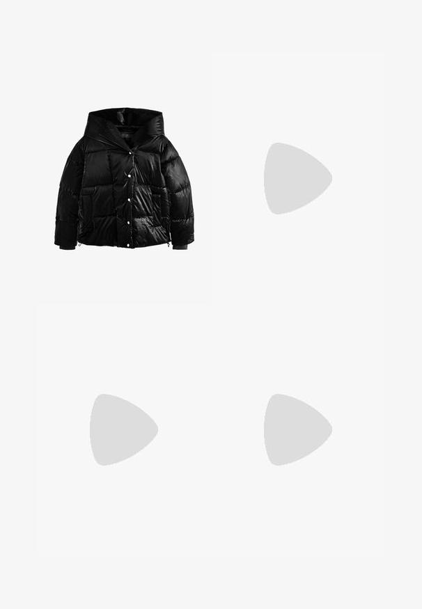 Mustat puhallettavat takit, joissa on kiiltävä pinta, yli mittainen huppu, nappisuljenta, suuret tikatut osiot ja sivutaskut. Rakennekangas.; Stradivarius WITH GATHERING  - Pitkähihainen paita - white; Valkoiset housut, joissa on leveä alaosa, mustilla vetoketjullisilla taskuilla ja erottuvilla mustilla sivuraidoilla. Kaksi nappikiinnitystä vyötäröllä.; Musta Moon Boot, jossa on pehmustettu päällinen, joka on kiinnitetty nauhoilla ja jossa on erottuva valkoinen nauha, jossa on logo. Paksu, teksturoitu kumipohja.