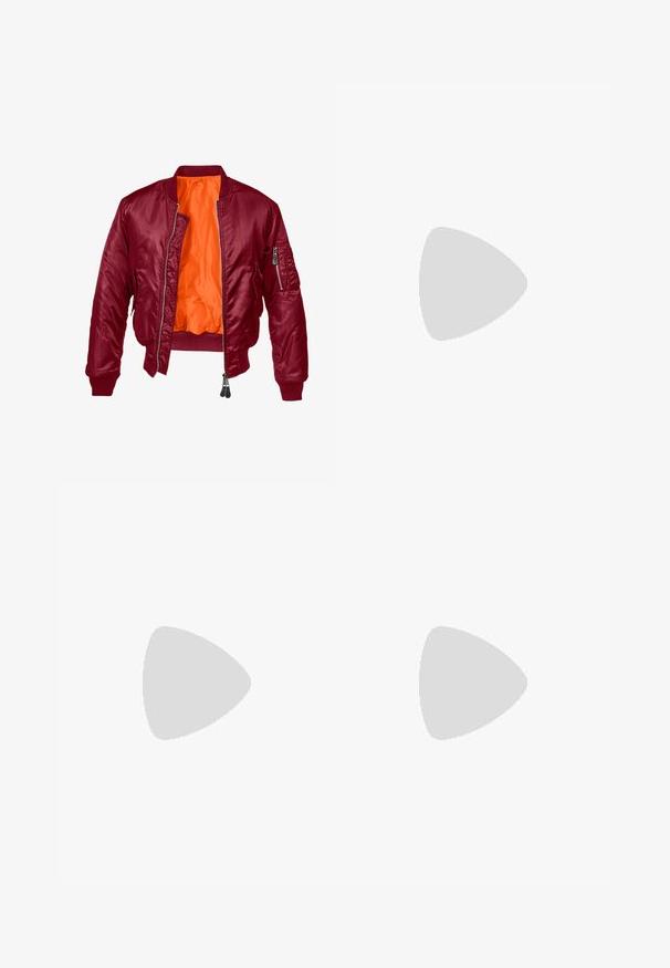 Burgundia bombersärk, millel on lukk ees, soonikkoesed mansetid ja oranž sisemus. Vasakul varrukal on lukuga tasku. Sile tekstuur.; Hallhalli hall sweater, millel on kängurupocket, elastsed mansetid, nöörid ja pehme, tekstuuriga kangas. Igapäevane disain, mis sobib kihitamiseks.; Roheline ja hall kamoflaažiga cargo pükste komplekt, millel on mitu taskut, elastne vöökoht, reguleeritavad pahkluue sääred ja mugav lõige.; Hallide hallid, mis on valmistatud võrkkangast ja nahast, valge logo, pehme krae ja tekstuurse kummitaldega. Tumeda halli aksentidega.