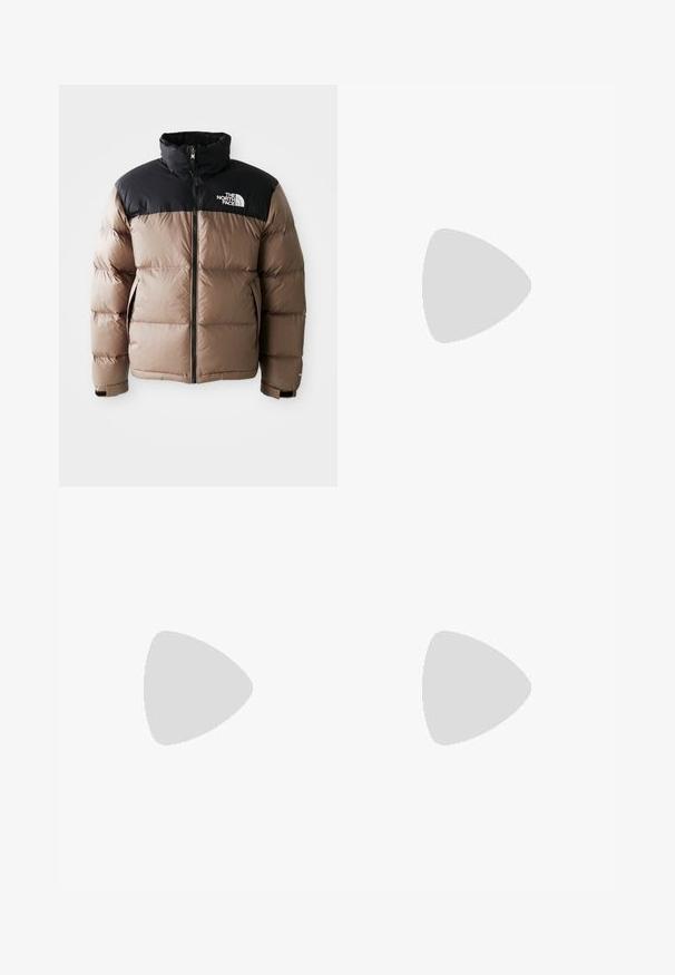 Bundička s kapucňou s čiernou hornou časťou a svetlohnedou spodnou časťou, s predným zipsom, bočnými vreckami a logom na hrudi.; Olive zelené bavlnené tričko s okrúhlym výstrihom, krátkymi rukávmi a malým vyšitým logom na hrudi. Hladká textúra, klasický strih.; Sivé tepláky Nike s nastaviteľným pásom, zúženými nohavicami, bočnými vreckami a výrazným švom. Mäkká, textúrovaná látka.; Šedá športová obuv so zvrškom z nylonu a semišu, bielymi akcentmi, polstrovanou podrážkou a jedinečným dizajnom s reflexnými prvkami.