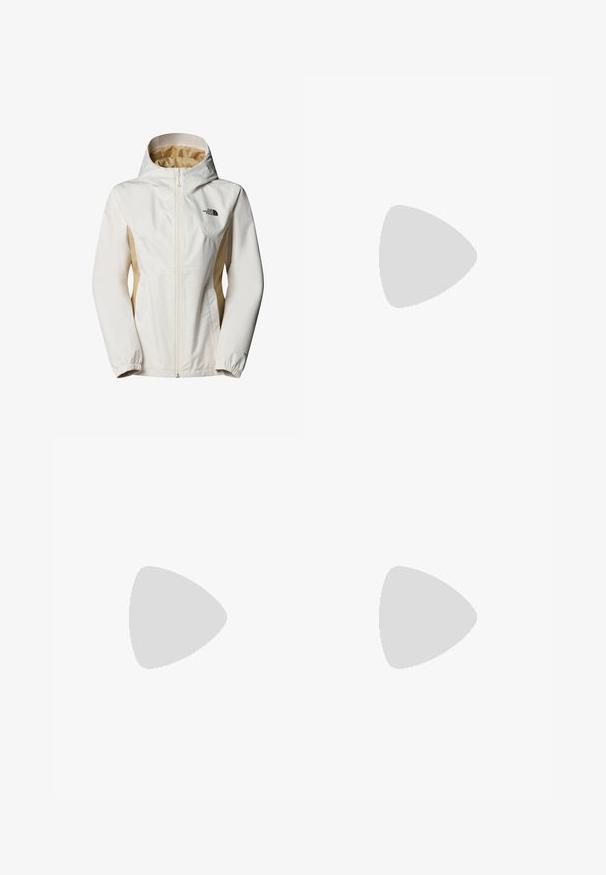 Witte en licht beige hoodie met rits, elastische manchetten en logo op de borst; beschikt over een gladde, waterafstotende stof.; Zwarte cropped t-shirt gemaakt van katoen, met een wit logo met gebogen accenten en de tekst "THE NORTH FACE" op de voorkant. Korte mouwen, ronde hals.; Zwarte cargoshorts met een drukknopsluiting, opgerolde zoom en meerdere zijzakken, gemaakt van lichtgewicht stof.; Zwarte sportieve schoen met een gestructureerde bovenkant, voorzien van grijze accenten en een witte tussenzool. Inclusief een trekhaak en een opvallend merklogo op de hiel.