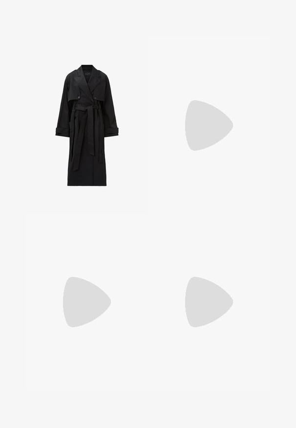 Long black trench coat with wide lapels, double-breasted buttons, front flap, cuff straps, and a tied waist belt.; Samsøe Samsøe ATRANI SHIRT - Button-down blouse - multi coloured; Samsøe Samsøe ALEXO TANK - Top - violet ice; Dark blue flared jeans made of denim, featuring a high waist, gold stitching accents, and two front pockets with a button closure.; Black leather heeled sandal with a square toe, ankle strap featuring a gold buckle, and a slender metallic heel. Smooth texture, minimalist design.