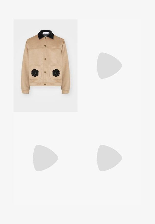 Beige krátká bunda vyrobená z měkké látky, s černým semišovým límcem, zlatými patentkami a dvěma předními kapsami s černými květinovými aplikacemi.; Bílé triko z bavlny s krátkým rukávem, kulatým výstřihem, volným střihem a bez viditelných log či vzorů. Hladká textura a minimalistický design.; Růžové bavlněné šortky s elastickým pasem a šňůrkou na stažení, mají přední kapsy a vyšitý znak "HUGO" na levé nohavici.; Černé kožené mokasíny s kulatou špičkou, dekorativním prošíváním a texturovanou podrážkou pro lepší přilnavost. Mírně zvýšený podpatek.