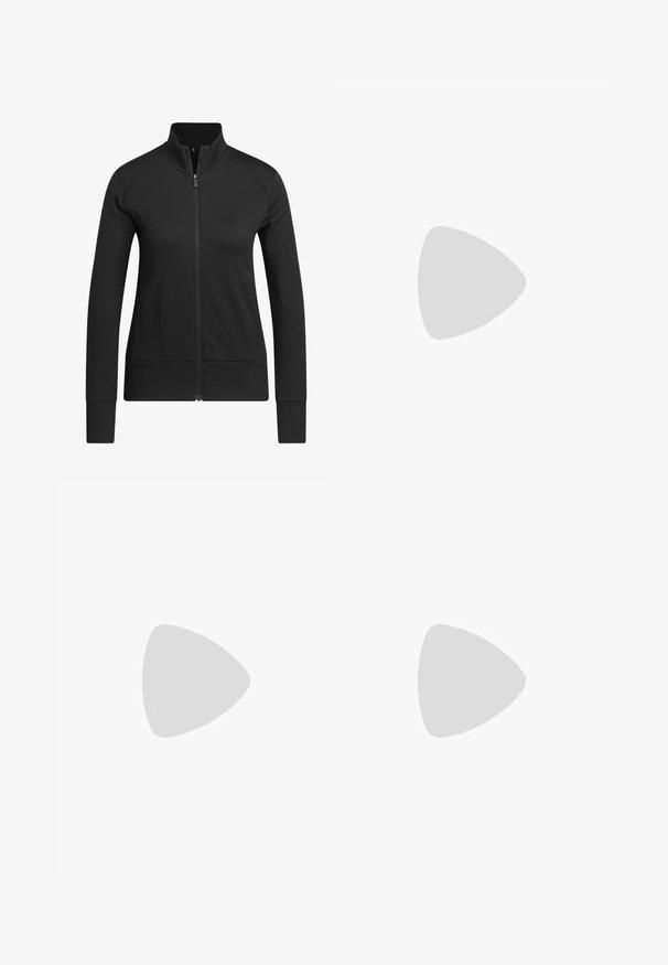 Schwarze Zip-Jacke aus strukturiertem Stoff, taillierter Schnitt, hoher Kragen und gerippte Bündchen. Das Material wirkt atmungsaktiv und glatt.; Weißes Baumwoll-T-Shirt mit kurzen Ärmeln. Mit blauem, gesticktem Text "le CLUB du MALBÔN." Klassisches Rundhalsdesign.; Schwarze maßgeschneiderte Hose aus dehnbarem Stoff, mit glatter Textur, schmaler Passform und flachem Frontteil mit Gürtelschlaufen.; Helle pinkfarbene Sportschuhe mit glattem, synthetischem Obermaterial, runder Zehenpartie, Schnürung, gepolstertem Einstieg und einer weißen, strukturierten Gummisohle.