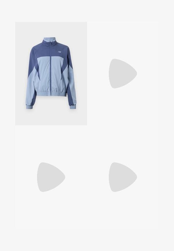 Blå och ljusblå vindjacka med ståkrage, elastiska ärmslut och en logotyp på övre vänstra sidan. Lättviktigt tyg.; T-shirt med kort ärm i ljusbeige bomull med rund halsringning, försedd med en rosa "Converse"-logotyp och en grön grafik på bröstet.; Lila sweatpants med elastisk midja, sidofickor och en guldgrafikdesign på vänster ben. Mjuk material med lös passform.; Vita lädersneakers med beige mockadetaljer, perforerad tåbox, platta snören och en texturerad krämfärgad sula. Har diskret varumärkning på hälen.
