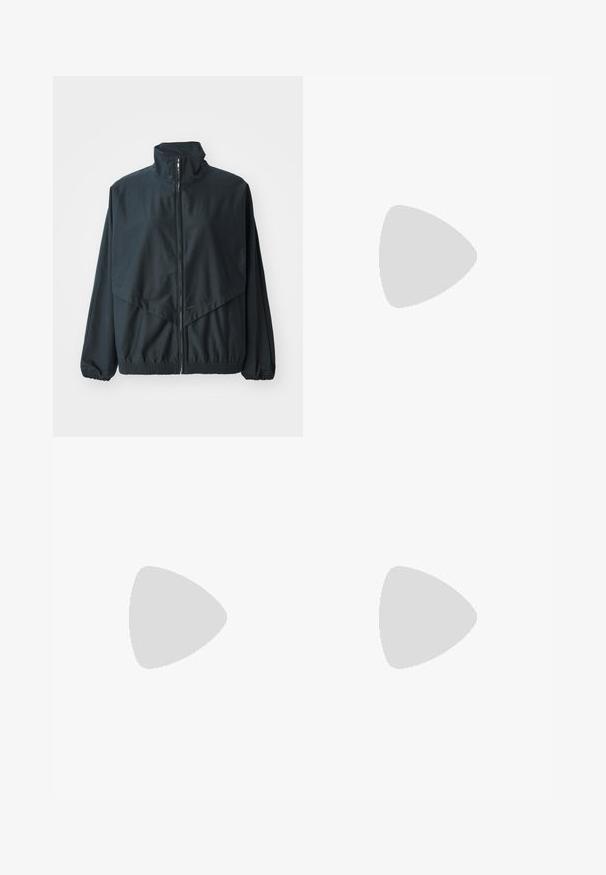 Nike Sportswear Summer jacket - black/velvet brown; Nike Sportswear SLIM TEE - Print T-shirt - black; Nike Sportswear Trousers - velvet brown; Nike Sportswear FIELD GENERAL - Trainers - black/white/light brown