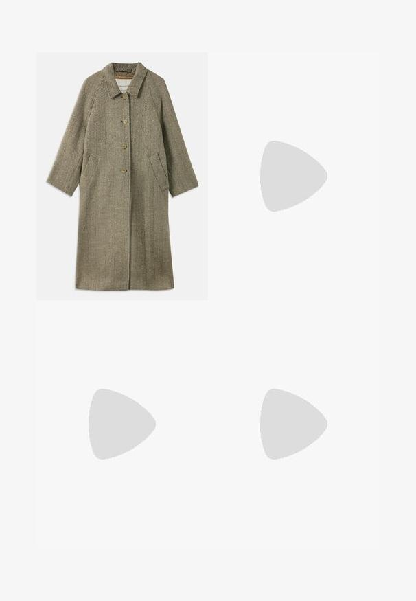 Płaszcz w jodełkę w kolorze oliwkowym. Posiada kołnierz, zapięcie na trzy guziki z przodu oraz boczne kieszenie. Gładki, teksturowany materiał.; Zielona, kwiatowa bluzka z krótkim rękawem, ozdobiona dużymi liściastymi wzorami na białym tle, wykonana z lekkiego, elastycznego materiału.; Spodnie w kwiatowy wzór z niebieskimi kwiatami i zielonymi liśćmi na kremowym tle; materiał wydaje się gładki i ma luźny krój.; Sneaker z beżowym materiałowym wierzchem ozdobionym brązowymi zamszowymi akcentami, białą podeszwą środkową oraz gumową podeszwą z detalem marki.