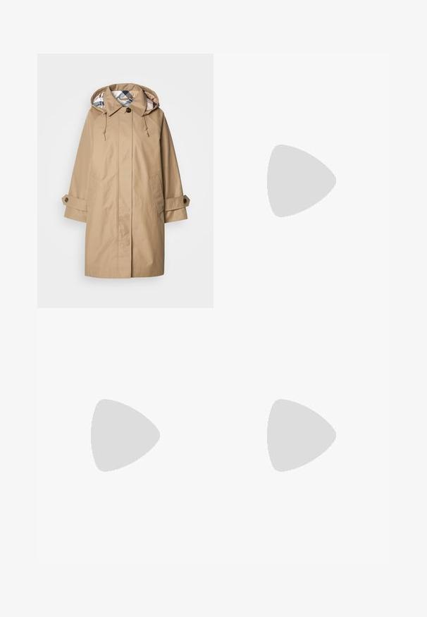 Imperméable beige avec une capuche, doté d'une doublure intérieure à motif écossais, de poignets à boutons et de poches avant. Fabriqué en tissu résistant à l'eau.; Pull en tricot beige clair avec un col en V, des manches longues et un motif texturé présentant des détails en côtes diagonales.; Pantalons large en coton beige clair. Dotés d'une taille haute, de poches latérales et d'une coupe droite. Finition ourlet propre sans motifs.; Baskets de couleur claire comportant un mélange de cuir blanc et de daim beige, avec une semelle texturée et un branding minimaliste sur le côté.