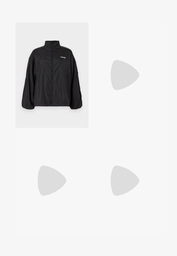 Jachetă neagră, ușoară, cu fermoar, cu guler înalt și un mic logo "ROSIE" și Puma pe piept, având mâneci lungi și o croială lejeră.; Tricou negru cu mânecă scurtă, fabricat dintr-un material neted, având guler rotund și un mic logo gri Puma pe piept.; Pantaloni bej, cu picioare largi, bandă elastică la talie, închidere prin capse pe lateral și un mic logo în față. Confecționați dintr-un material neted și ușor.; Adidași albi cu accente argintii, din material tip plasă, și un design masiv. Împerecheați cu șosete albe cu modele în zigzag negre.