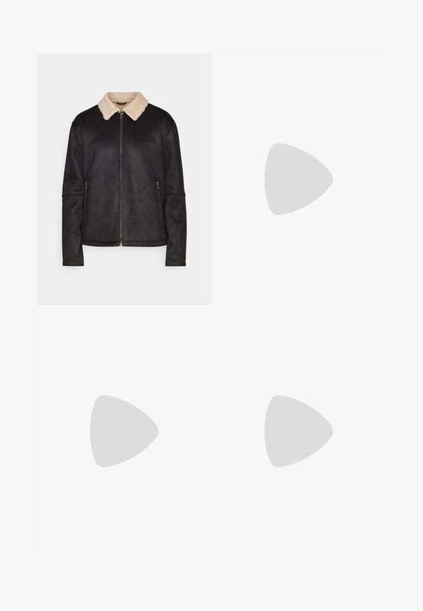 Only & Sons ONSROYCE JACKET  - Jakna od umjetne kože - black; Smeđi pulover od pletenog materijala, s okruglim izrezom i dugim rukavima. Riblje manžete i donji rub, jednobojan s mekanom teksturom.; Bež cargo hlače izrađene od pamuka, s dva bočna džepa, zatvaranjem na gumb i ravnim nogavicama od blago teksturirane tkanine.; Bež nubuk tenisice s okruglim vrhom, vezanjem sprijeda i teksturiranim stražnjim naglaskom. Bijela gumena potpetica pruža kontrast. Jednostavan i moderan dizajn.