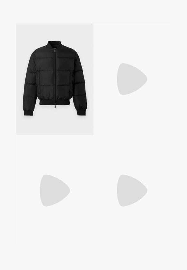 Jachetă puffer neagră cu închidere prin fermoar în față, manșete și tiv ribbate. Prezintă un design matlasat și branding tonal pe buzunarul stâng de la piept.; Tricou negru din bumbac cu mâneci scurte, având logo-ul alb "DSQUARED2 MILANO" pe piept. Design cu gât rotund, textură netedă.; Jeans din denim cu croială largă, în nuanță albastru estompat. Prezintă accente metalice pe buzunarele din față. Tiv destrămat și ușoare variații de culoare pe toată țesătura.; Sneakers din piele albă cu un finisaj neted, vârf rotund, șireturi plate și o talpă texturată. Prezintă un logo subtil pe călcâi.