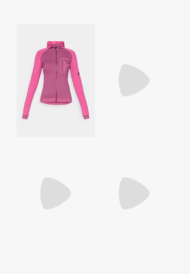 Přiléhavá bunda na zip ve třech odstínech růžové, s vysokým límcem, otvory na palce a zapínací kapsou na prsou s logem.; Fialová košile s krátkým rukávem a vysokým límcem s předním zipem. Vyrobena z lehkého materiálu, se znakem a zakřiveným lemem.; Černé, přiléhavé kalhoty vyrobené z pružného materiálu. Mezi funkce patří boční kapsa na zip, anatomické kolena a hladký povrch.; Černé turistické boty s mírně vyšším střihem, které mají texturovaný svršek, šedé detaily a odolnou gumovou podrážku s trakčními výstupky.