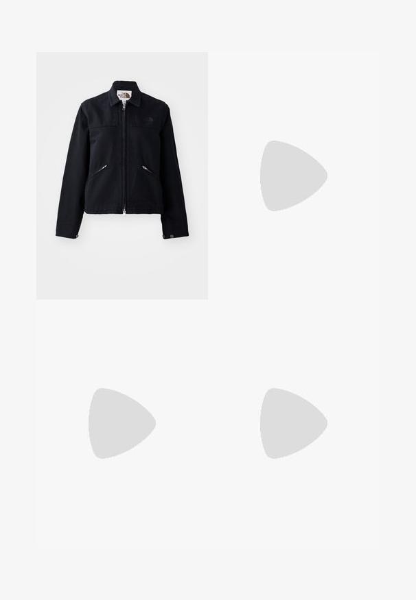 Veste noire avec fermeture éclair à l'avant, deux poches zippées inclinées, et un col. Présente une texture de tissu lisse et un branding minimal.; Débardeur sans manches blanc en tissu côtelé, avec un petit logo noir au centre. L'encolure est ronde et au design classique.; Pantalons marron à jambes larges avec une taille élastique et une fermeture à bouton. Présente un design en tissu superposé et un petit logo sur le côté.; Baskets en cuir noir avec finition texturée, bout rond et semelle épaisse. Comprend des coutures accentuées en jaune et un logo de marque sur le côté.