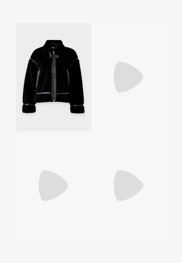 Veste en shearling noir avec fermeture éclair, accents en simili cuir, poches zippées et col. Tissu doux texturé et coupe ajustée.; Deux débardeurs, l'un blanc et l'autre bleu, avec des bretelles fines, un design ajusté et un tissu en coton mélangé doux.; Jeans en denim noir taille haute avec une coupe décontractée, présentant un design classique à cinq poches et une fermeture à bouton. Tissu texturé, non extensible.; Bottines en cuir noir avec un bout rond, un laçage à l'avant et une épaisse semelle en caoutchouc dotée d'un motif texturé. Tirer au dos.