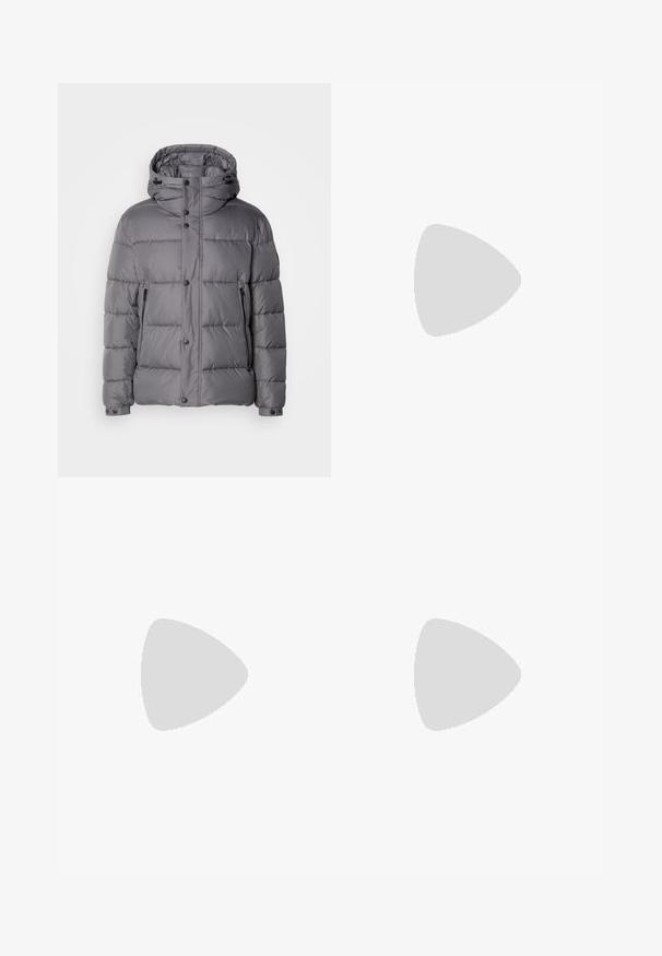 Šedá prešívaná bunda s kapucňou, zapínanie na patentky a bočné zipsové vrecká. Obsahuje prešívaný dizajn a hladkú, lesklú textúru tkaniny.; Pruhované bavlnené tričko s navy modrým golierom a manžetami, s horizontálnymi modrými a bielymi pruhmi; malé vyšívané logo na hrudi.; Námorníckomodré, ľahké nohavice s elastickým pásom a šnúrkou. Rovný strih, hladká textura, bez vreciek a vzorov.; Čierne kožené tenisky s hladkým povrchom, zaoblenou špičkou, tonálnym šitím, šnurovaním vpredu a plochou gumovou podrážkou. Obojok na päte.