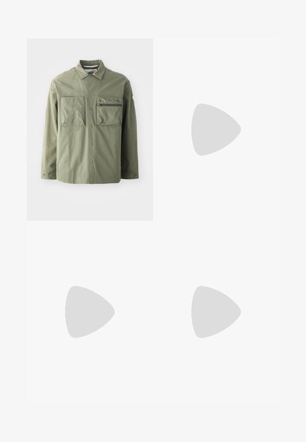 Giacca verde oliva realizzata in tessuto leggero, con chiusura a bottoni anteriormente, due grandi tasche sul petto e una tasca con zip sul lato sinistro.; T-shirt in cotone nero con scollatura rotonda, maniche corte e un piccolo logo bianco sul petto. Tessuto morbido con una vestibilità rilassata.; Jeans in denim blu scuro con un design a gamba dritta, stile a cinque tasche e chiusura con bottone visibile in vita. Texture liscia.; Replay ARTHUR IMPACT - Sneakers basse - black