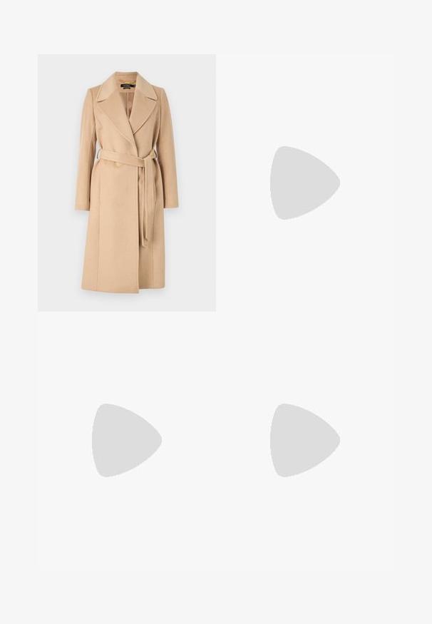 Lauren Ralph Lauren BELTED WOOL BLEND WRAP COAT - Cappotto classico - camel; Maglione grigio a maglia con scollo a V, maniche lunghe e orlo a costine. La texture appare morbida e spessa, con un motivo classico.; Pantaloni blu navy con una cintura intrecciata e una fibbia dorata, caratterizzati da un taglio dritto e pieghe stropicciate lungo il davanti.; Lauren Ralph Lauren JANSON II CANVAS SNEAKER - Sneakers basse - optic white