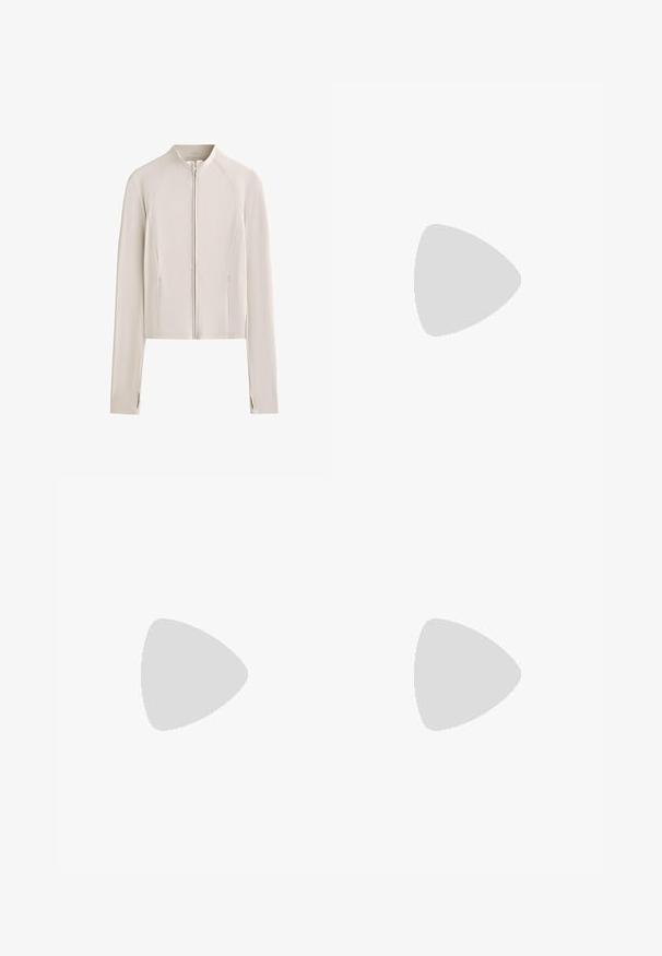 Giacca cropped beige chiaro con colletto alto, zip frontale completa, maniche lunghe e tasche laterali con zip. Tessuto morbido e stretch con dettagli delle cuciture minimi.; Top sportivo bianco a coste con scollatura a cuore, design corto e un piccolo logo sul lato. Realizzato in materiale elasticizzato e testurizzato.; Pantaloni neri a vita alta, a gamba affusolata, con cuciture diagonali frontali e dettagli di cucitura orizzontale vicino alla cintura su entrambi i lati.; Scarpe sportive bianche con tomaia in rete, dotate di collo imbottito, suola testurizzata e il marchio "Fresh Foam" sulla intersuola.