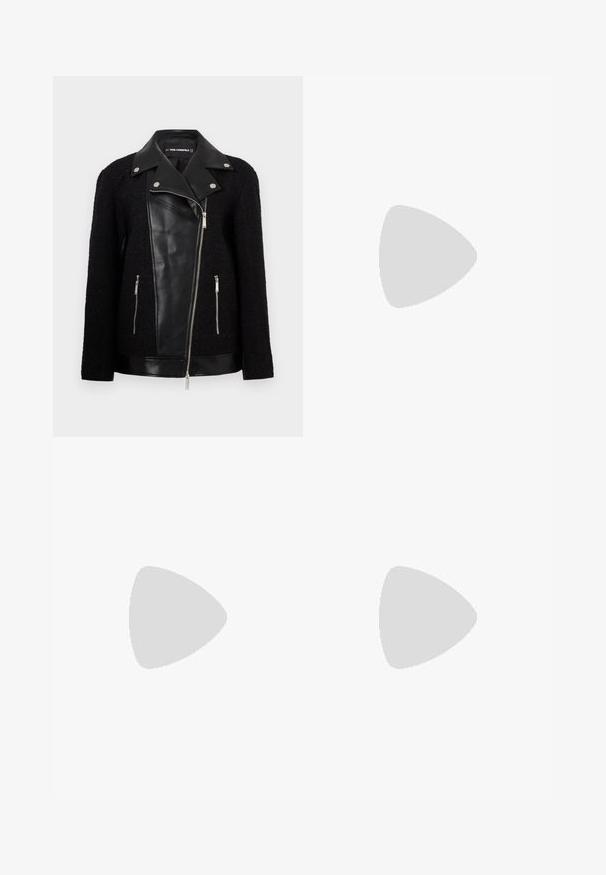 Fekete dzseki bőr elülső panellel és gallérral, texturált szövet ujjak, cipzáras zsebek és fémes részletek.; Zöld bordázott ujjatlan trikó, magas nyakkivágással. Elöl hímezett logóval és testhezálló fazonnal rendelkezik.; Fekete, bő szárú nadrág magas derékkal, elöl pliszírozva, és csattal ellátott övvel. Simább, könnyű anyagból készült.; Fekete bőrszíjjal ellátott magassarkú cipő, hegyes orral, karcsú sarkával és díszes csattal a vamp részén. Simás textúra és elegáns dizájn.