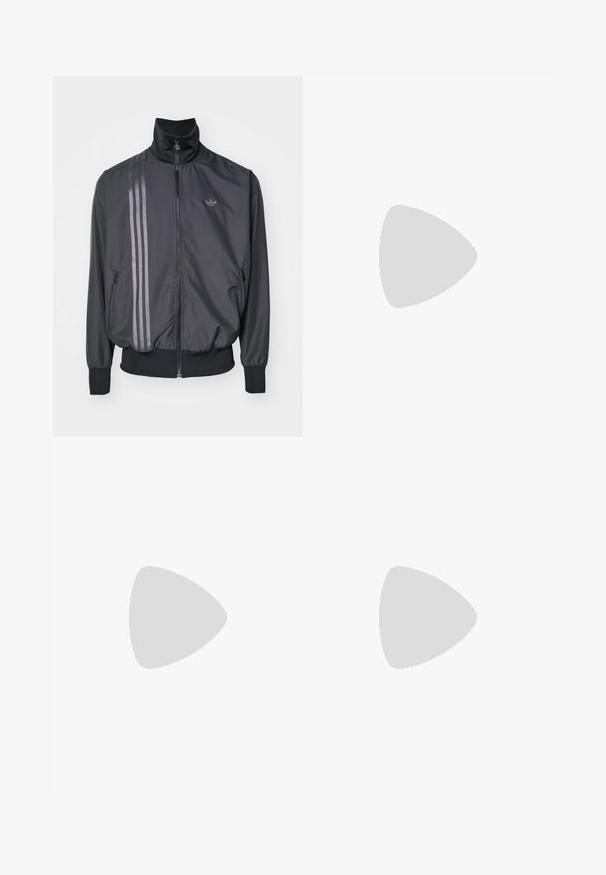 Mustus sportlik jakk kõrge kraega, tõmblukk ja kaks külgtaskut. Omab kolme horisontaalset triipu tumedamas toonis ning logo.; Valge puuvillane T-särk, millel on must ümmargune kaelus ja kolm musta triipu igal õlal. Rinnal väike must logo.; Heled hallid lühikesed püksid, mis on valmistatud tekstuurilisest materjalist. Omavad reguleeritavat nöörivööd ja väikest logo vasakul küljel.; Mustad sportlik jalanõud mustade värvidega, valgete triipudega, võrgusilma pealmine osa, ümar varvas ja pehme tallaga. Omab tekstureeritud kontsa ja kindlat paeltesüsteemi.