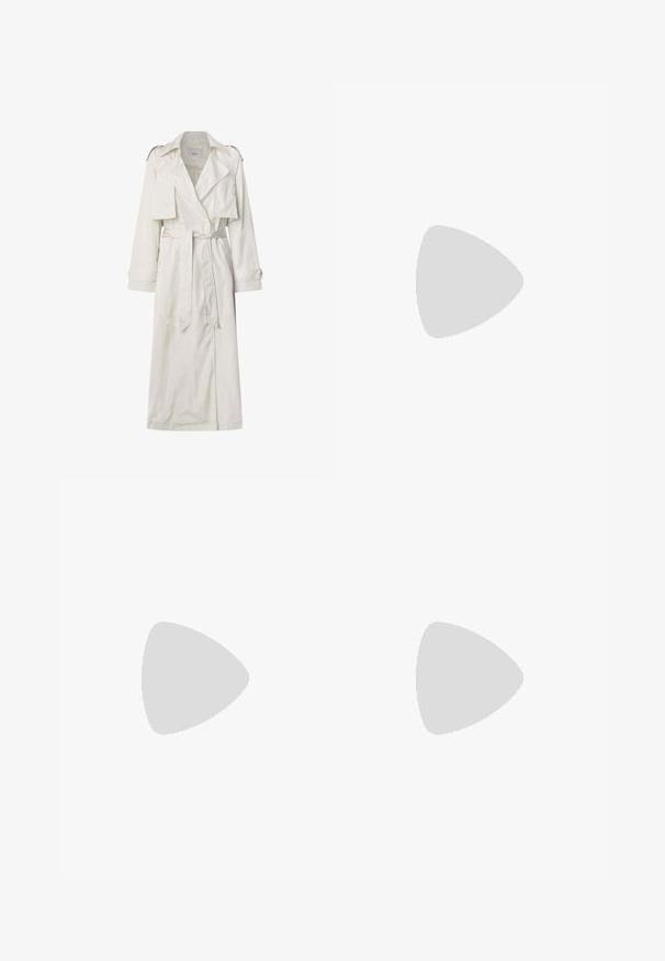 Lange beige trenchcoat van lichtgewicht stof. Heeft brede revers, een riem in de taille, en knoopmanchetten met zijzakken.; Witte fitted top van ribstof met korte mouwen en geplooide details aan de zijkanten voor textuur en vorm.; Witte wijde broek gemaakt van een lichte stof. Voorzien van een elastische tailleband met een trekkoord en zijzakken. Zachte textuur.; Beige slingback schoenen met een puntige neus, glanzende lakafwerking, middelhoge blokhak en verstelbare band. Minimalistisch ontwerp met open zijkanten.; Bruine octagonale zonnebril met een transparant amberkleurig frame en bruin getinte lenzen. Heeft een metalen accent op de brug en slanke veren.