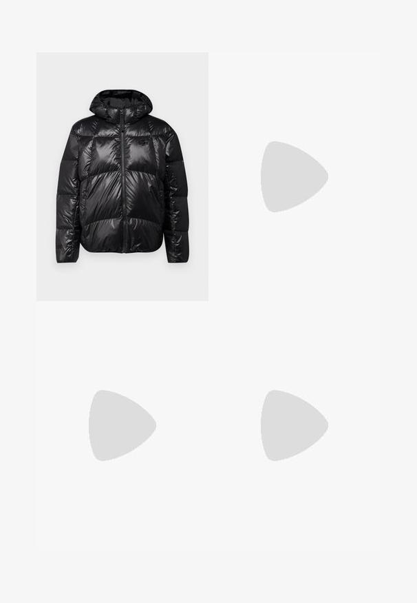 Juodas pūkinis švarkas su aukštu apykakle, su priekiniais užtrauktukais, horizontaliai siuvinėtu raštu ir logotipu ant krūtinės. Sklandus, blizgus audinys.; Baltas medvilninis marškinėliai su apykakle ir trumpomis rankovėmis. Kairėje krūtinės pusėje juodu pilku spalva nurodytas "CALVIN KLEIN" logotipas. Svajinga tekstūra.; Vyrų tamsiai pilki džinsai tiesaus kirpimo, su mygtuku ir užtrauktuku, penkiomis kišenėmis ir subtiliais dėvėjimo požymiais audinyje.; Balti odiniai sportbačiai su apvalia nosimi, raištelių užsegimu priekyje ir juodu akcentu ant kulno. Šone yra mažas išsiuvinėtas krokodilo logotipas.