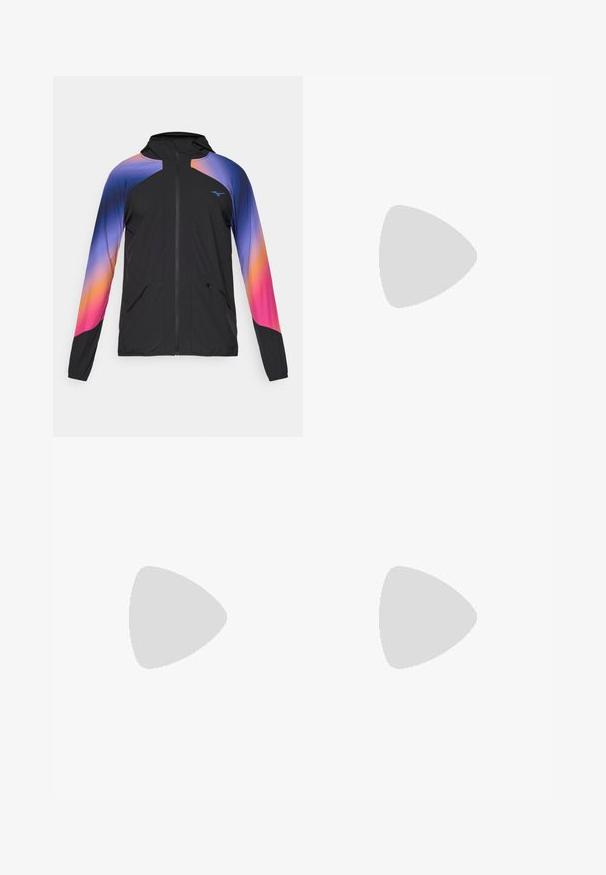 Μαύρο ελαφρύ μπουφάν με gradient σχέδιο σε μοβ, πορτοκαλί και ροζ. Διαθέτει φερμουάρ, κουκούλα και δύο μπροστινές τσέπες.; Μπλουζάκι κοντομάνικο ναυτικού χρώματος με κυματιστές πολύχρωμες ρίγες σε ροζ, μωβ και πορτοκαλί. Περιλαμβάνει μικρό λογότυπο στο στήθος.; Ανοιχτό μπεζ φόρμες με κορδόνι στη μέση, ναυτικές πλευρικές ρίγες και πορτοκαλί λογότυπο στο αριστερό μηρό; κατασκευασμένες από μαλακό υλικό.; Λευκό αθλητικό παπούτσι με κίτρινο ζιγκ-ζαγκ σχέδιο, μαύρο λογότυπο και ροζ τόνους στη σόλα. Διαθέτει επάνω μέρος από δίχτυ και σχέδιο με κορδόνια.