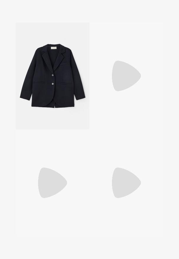 Vanessa Bruno MARC - Palton clasic - marine; Pulover scurt, de culoare gri închis, cu guler înalt, fabricat dintr-un material tricotat texturat, având mâneci scurte și un tiv drept la baza.; Fustă din piele neagră cu un design evazat, de lungime medie, având o textură fină și detalii de cusătură discrete pe margine.; Botine din piele neagră, cu șireturi, până la gleznă, cu o talpă chunky neagră și cusături galbene. Dispune de o etichetă de tragere la spate și orificii metalice circulare.