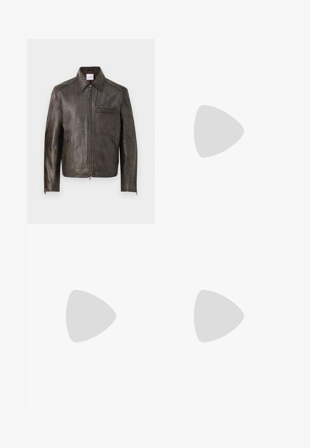 Καφέ δερμάτινο μπουφάν με φερμουάρ, κολάρο με κουμπιά και μία θήκη στο στήθος. Διαθέτει φερμουάρ στις πλαϊνές τσέπες και απλή υφή.; Λευκό βαμβακερό πουκάμισο μακρυμάνικο με στρογγυλή λαιμόκοψη, πλαϊνές σχισμές στο κάτω μέρος και λεία υφή, εμφανιζόμενο από πίσω.; Χακί βαμβακερές σορτς με ελαστική μέση, κορδόνι προσαρμογής και ίσια εφαρμογή. Διαθέτουν χωρίς τσέπες και έχουν απαλή, ελαφριά υφή.; Μαύρες δερμάτινες μοκασίνες με ανυψωμένη ραφή, δύο διακοσμητικές λωρίδες στο άνω μέρος και παχύ υφή στη σόλα για πρόσθετη πρόσφυση.