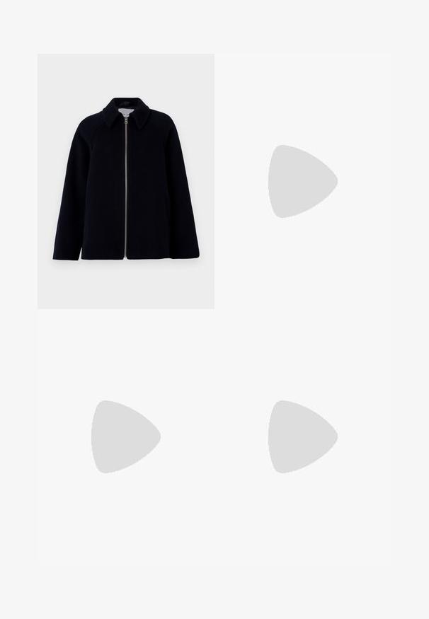 Samsøe Samsøe ALMA JACKET  - Lühike jakk - salute; Valge puuvillane T-särk ümmarguse kaelusega, lühiõlgadega ja mõõduka lõikega. Sile tekstuur ilma nähtavate mustrite või aktsentideta.; Valged laiad püksid, mis on valmistatud kergetest materjalidest, omades siledat tekstuuri, puhtaid jooni ja kõrget vöökohta.; Valged tennised sileda nahast peals, heledast hallist nahast kanna detailiga ja paksu valge kummitald. Omab sidumisdisaini.