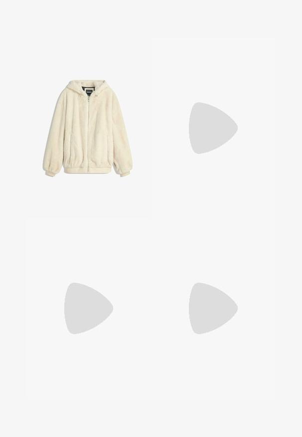 Kremno obarvan umetni krzneni jopič z kapuco, zadrgo, elastičnimi manšetami in robom. Mehka tekstura z luksuznim zaključkom, primerna za vsakodnevno nošenje.; Bela kratkosleeve srajca z gumbnim zapiranjem spredaj, ovratnikom in enim žepom na prsih. Narejena je iz lahkega materiala z gladko teksturo.; Jeans hlače širokega kroja v svetlo modri barvi. Opremljene so z gumbom in zadrgo, petimi žepi ter bledim videzom za klasičen izgled.; Bež tkanine usnjene superge z zaobljenim nosom, vezalkami na sprednji strani in teksturiranim zadnjim detajlom. Belo gumijasto podplato zagotavlja kontrast. Enostaven in sodoben dizajn.