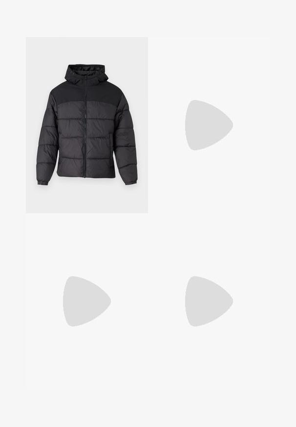 Giacca a vento nera con cappuccio, dotata di chiusura zip frontale, polsini elastici e un design trapuntato. La parte superiore è in tessuto liscio.; T-shirt bianco a maniche corte in cotone con collo rotondo. Presenta un discreto dettaglio logo in rilievo sulla parte frontale e un'etichetta rossa sull'orlo.; Shorts in denim nero con design classico a cinque tasche, bottone metallico e dettagli di cucitura discreti. Tessuto morbido, lunghezza al ginocchio.; Scarpe sintetiche nere con tomaia testurizzata, dettagli lisci, tacco marrone e suola a contrasto. Presentano una lacerazione minimale e dettagli di cucitura.