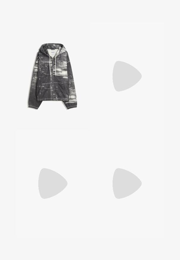 Black and white distressed zip-up hoodie with hood, front pockets, white drawstrings, and visible stitching on sleeves and hem.; Bershka SHORT SLEEVE - Print T-shirt - white; Light blue denim shorts with a relaxed fit, featuring a high waist, five-pocket design, and visible stitching details.; White sneaker with a mesh upper, silver accents, black sole, and textured panels. Features lace-up design and rounded toe shape.