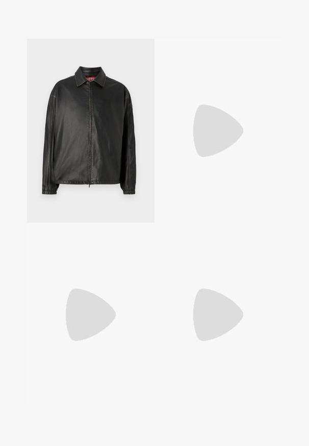 Giubbotto in pelle nera con zip frontale, colletto classico e maniche lunghe. Presenta cuciture minime e un design dalla vestibilità comoda.; Maglia sportiva a maniche lunghe con colletto a mezzo zip, design a fantasia grigia e blu, con logo sul petto e maniche tessute.; Jeans in denim blu con design a gamba dritta, presentano tasche frontali e chiusura con zip. Le zone sbiadite sulle cosce esaltano la texture.; Scarpa sportiva nera con materiale in rete e dettagli sintetici, punta arrotondata, suola testurizzata e dettagli lucidi a contrasto sulla parte superiore.