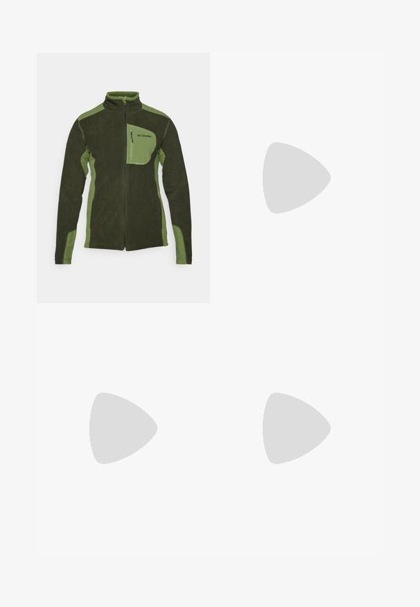 Columbia KLAMATH RANGE™  ciemnozielony; Beżowa koszulka bawełniana z krótkimi rękawami, okrągłym dekoltem i małym czarnym logo na lewej piersi. Gładka faktura, casualowy fason.; Granatowe spodnie cargo z trwałego materiału, z zapięciem na guzik, pięcioma kieszeniami oraz zwężanymi nogawkami z delikatną teksturą.; Czarne buty outdoorowe wykonane z siateczki i materiału syntetycznego, z fakturowaną cholewką, zabezpieczonym systemem sznurowania i solidną podeszwą, na skalistym terenie.