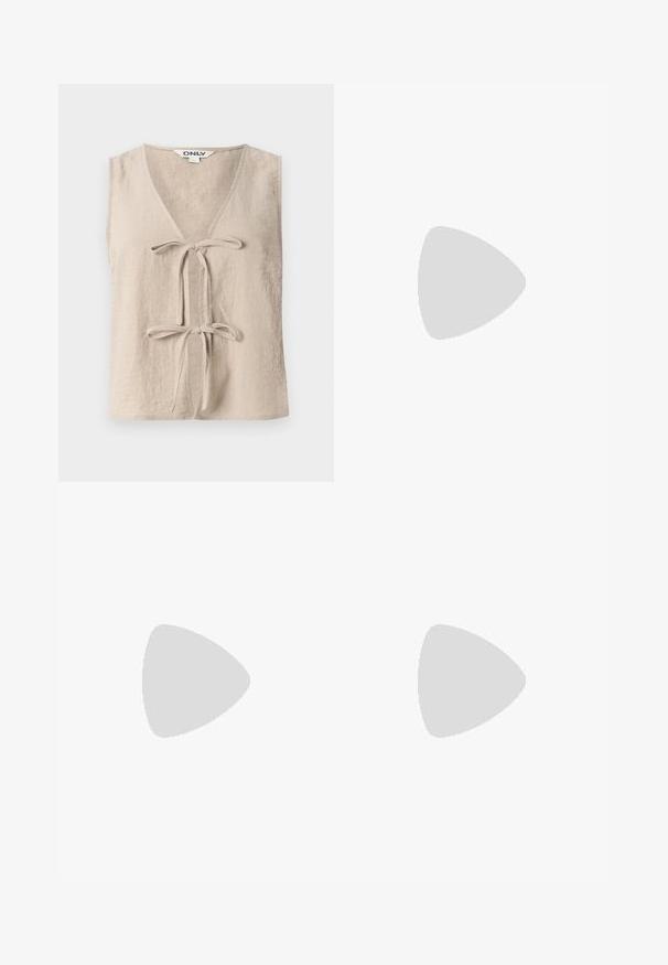 Beige ärmlös topp med v-ringning och två framknutar. Tillverkad av ett strukturerat tyg, med en avslappnad passform och enkel design.; Vit långärmad polotröja gjord av ett smidigt, stretchigt material. Har en hög krage och åtsittande design, utan synliga mönster eller dekorationer.; Ljusblå vida jeans i denim med hög midja, femficksdesign och subtila blekningar för en använd look.; Vita lädersneakers med perforerat tåparti, texturerad sula och vita snören, kombinerat med vida röda byxor och en blå och gul bakgrund.