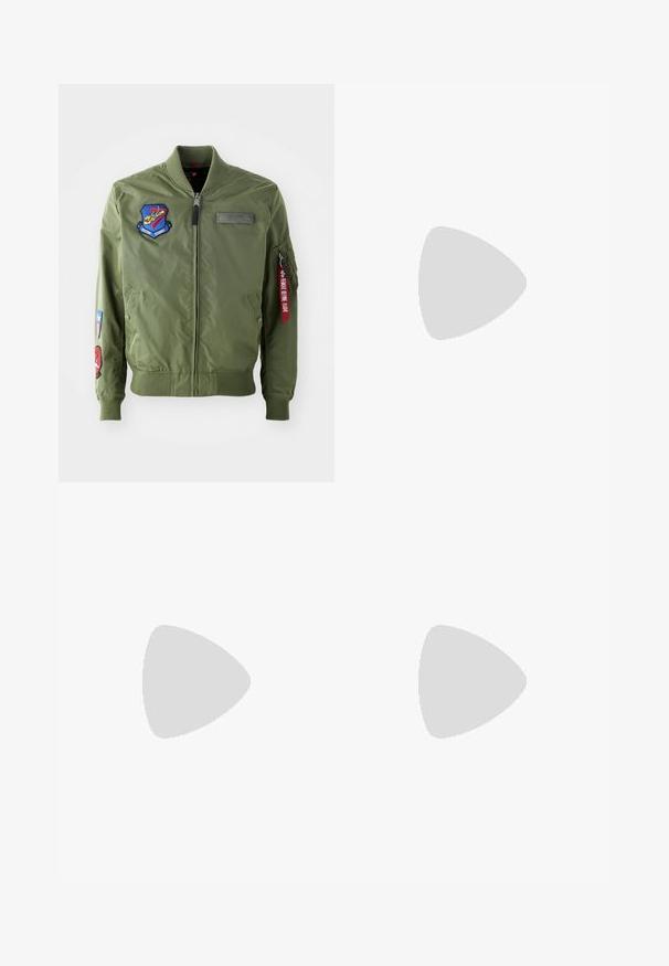 Olivno zeleni bomber jakna z ribanim manšetami in robom, ki ima več vezenih deložacij in zadrgo spredaj.; Bela bombažna majica s kratkimi rokavi. Zasnovana z majhnim oranžnim in maroon logotipom na levem prsnem delu. Ima klasičen okrogle izrez.; Brazdaste hlače iz bombaža z naravnim krojem in naravnim rezom, ki imajo sprednje žepe in kovinske dodatke za dodatno trdnost.; Bele usnjene superge z nizkim dizajnom, okroglo konico, perforiranimi detajli in teksturiranim podplatom. Vključene so vezalke in subtilni šivi.