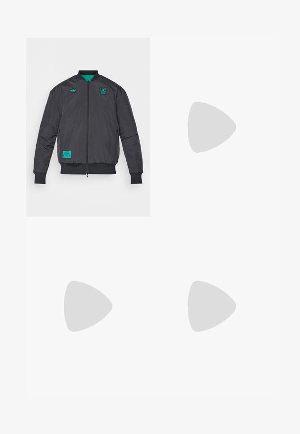 adidas Originals LIVERPOOL FC ICON JACKET - Klubbklær - black/sea green; Svart bomulls t-skjorte med korte ermer, rund hals og en hvit logo på venstre bryst. Glatt tekstur og enkelt design.; Svarte treningsbukser med elastisk liv, to glidelåslommer på sidene, avsmalnende ben og en subtil logo detalj ved hoften.; Svart treningssko med hvite striper, mesh-overdel, avrundet tå og polstret såle. Har en teksturert hæl og et sikkert snøresystem.