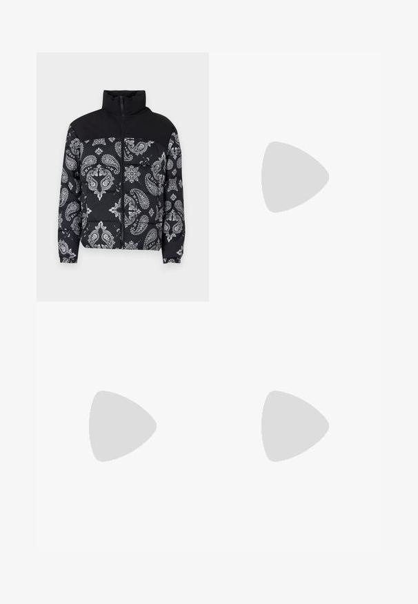 Jack & Jones JJMOON PUFFER - Jachetă de iarnă - black; Tricouri negre fără mâneci, vândute într-un pachet de trei. Textură râscută, decolteu standard tip crew. La tiv se află un mic logo al brandului.; Jeans din denim cu o culoare albastră decolorată, design cu picior dreapta, uzură moderată pe partea din față și un stil clasic cu cinci buzunare.; Tenisi negri cu talpă joasă, cu dungi albe, șireturi negre, talpă texturată neagră și detaliu alb la călcâi, marcați "JACK & JONES" pe lateral.